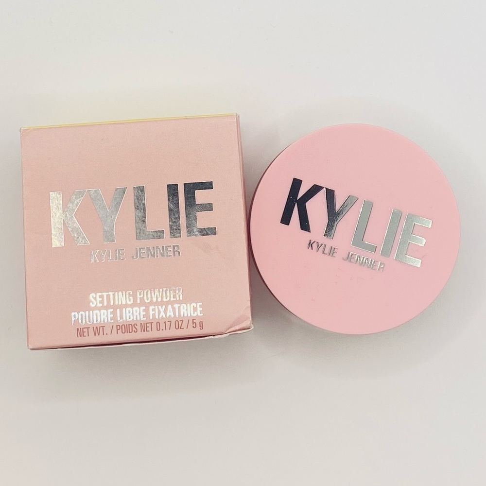 Kylie Jenner Setting Powder - Picture 2 of 6